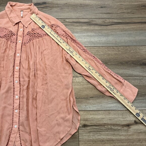 Free People Katie Bird Blouse SZ Large Pink Crochet Knit Oversized Button Up - Picture 4 of 9